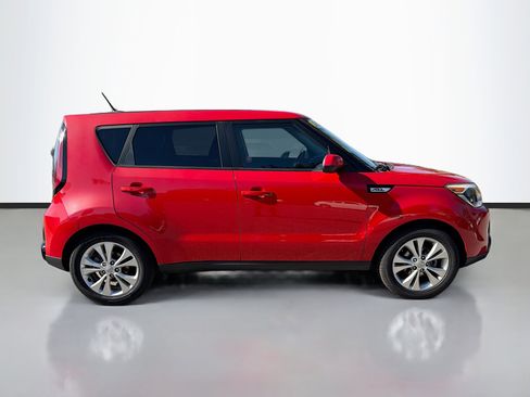 Used 2016 Kia Soul + image 2