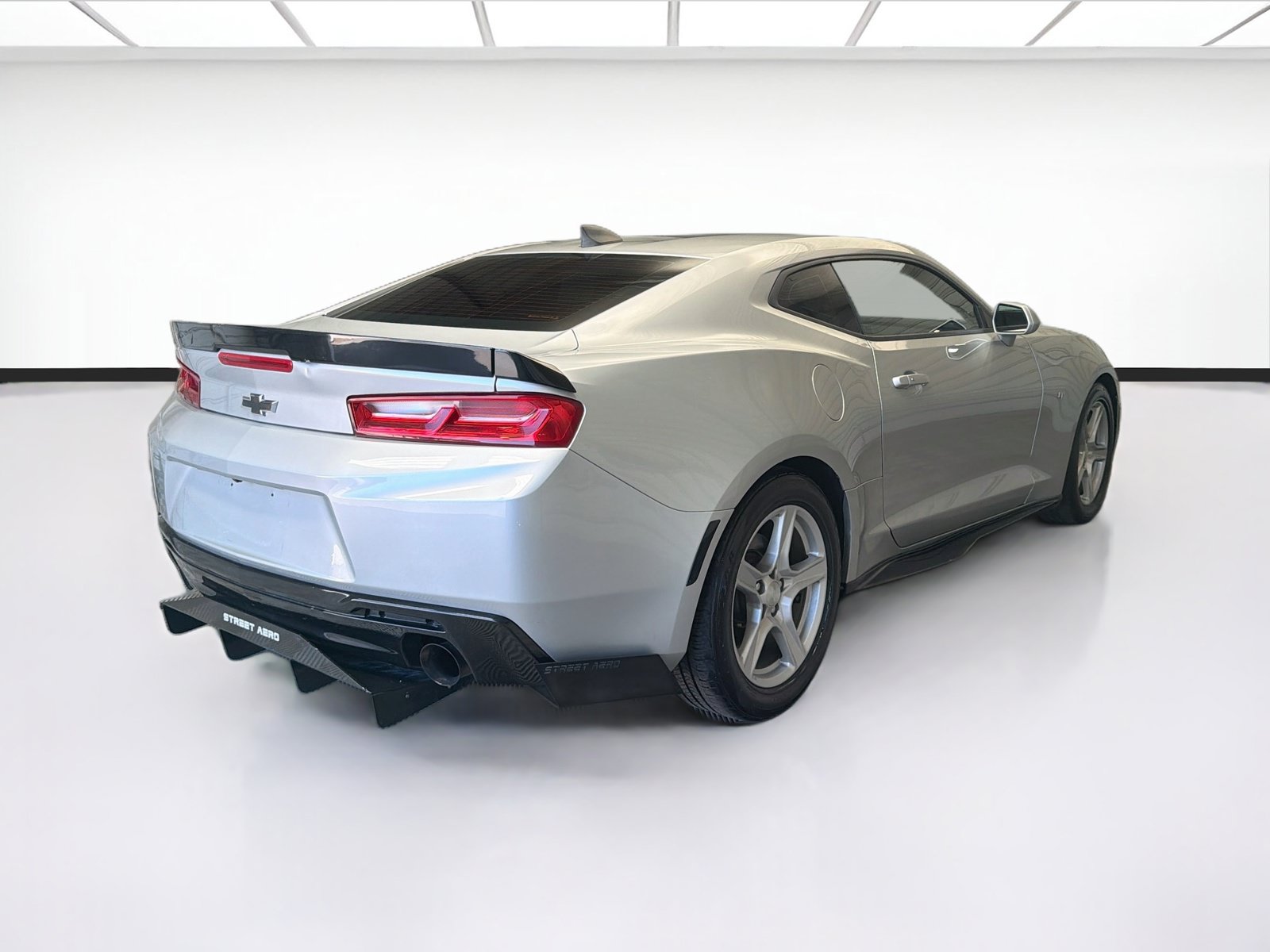 Used 2017 Chevrolet Camaro LT RWD image 4