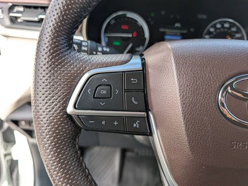 Used 2023 Toyota Sienna Platinum image 25
