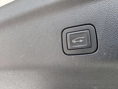 Used 2025 Chevrolet Suburban High Country AWD/4WD image 10