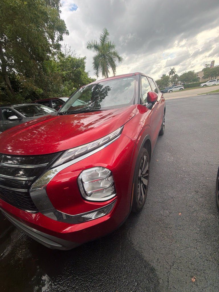 Used 2025 Mitsubishi Outlander SE AWD/4WD image 1