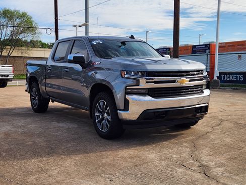 Certified 2020 Chevrolet Silverado 1500 LT w/ Texas Edition image 4