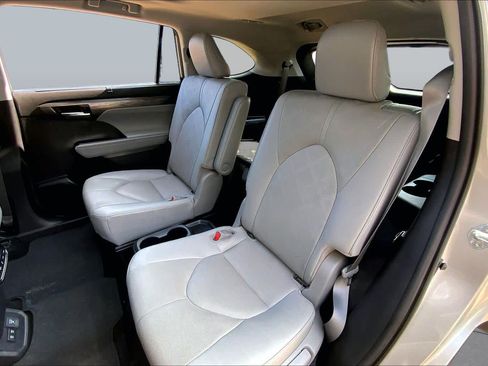 Used 2020 Toyota Highlander Platinum AWD/4WD image 54