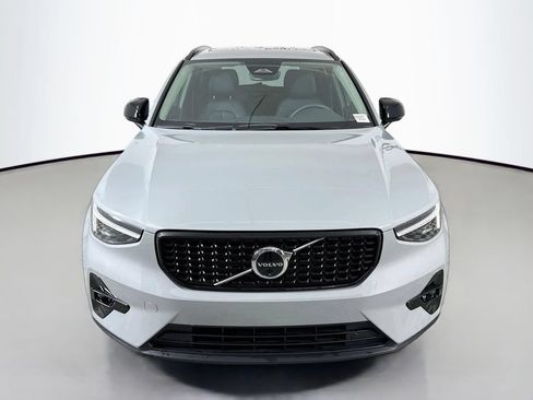Used 2025 Volvo XC40 B5 Ultra AWD/4WD image 2