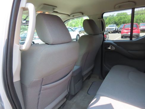 Used 2015 Nissan Frontier SV AWD/4WD image 28