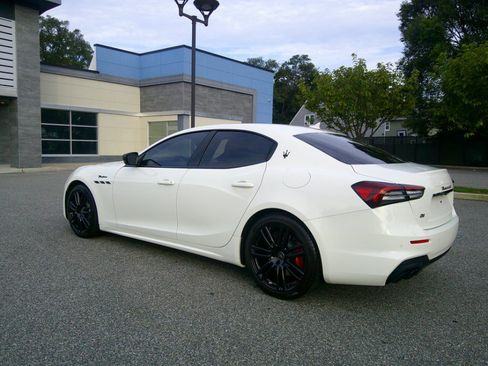 Used 2022 Maserati Ghibli Modena Q4 AWD/4WD image 35