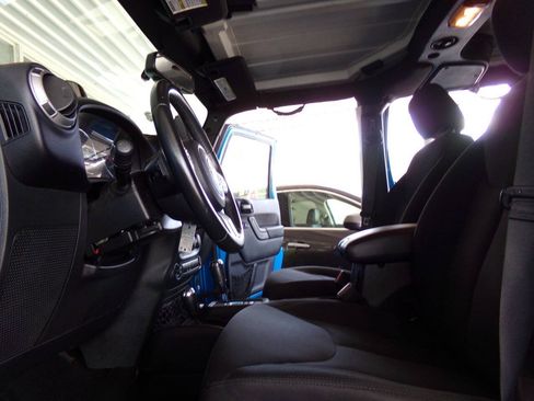 Used 2015 Jeep Wrangler Unlimited Sport AWD/4WD image 17