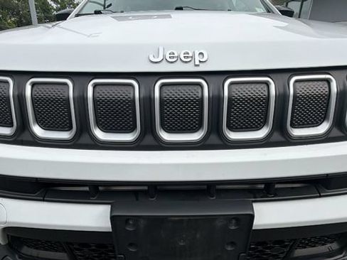 Used 2022 Jeep Compass Latitude AWD/4WD image 11