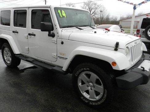 Used 2014 Jeep Wrangler Unlimited Sahara w/ Connectivity Group AWD/4WD image 5