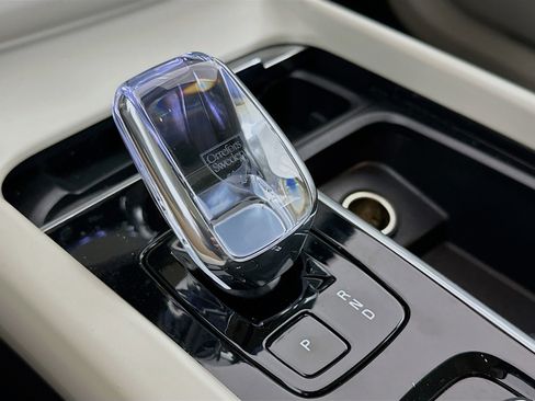 Used 2025 Volvo XC60 B5 Ultra w/ Protection Package Premier image 25