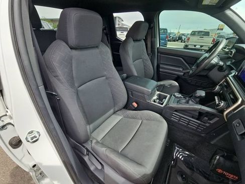 Used 2024 Toyota Tacoma SR5 AWD/4WD image 17