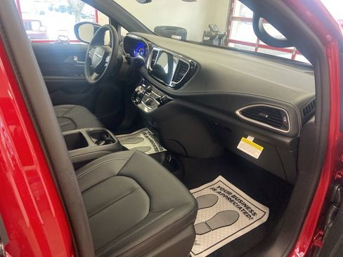New 2026 Chrysler Pacifica Select w/ S Appearance Package FWD image 24