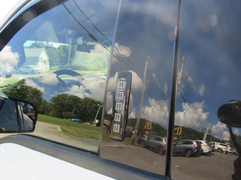 Used 2020 Ford F150 XLT w/ Trailer Tow Package image 15