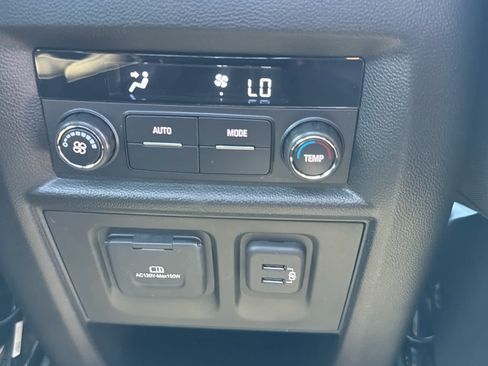 Certified 2023 Chevrolet Traverse RS w/ LPO, Floor Liner Package AWD/4WD image 30