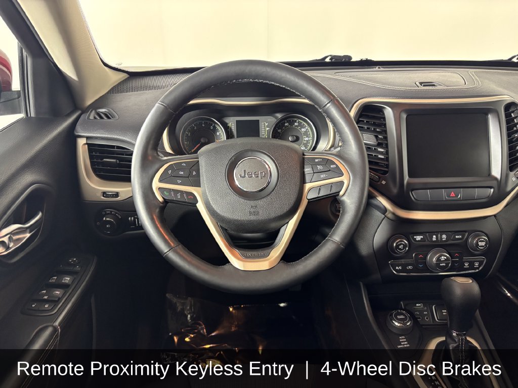 Used 2015 Jeep Cherokee Latitude w/ Comfort/Convenience Group AWD/4WD image 18