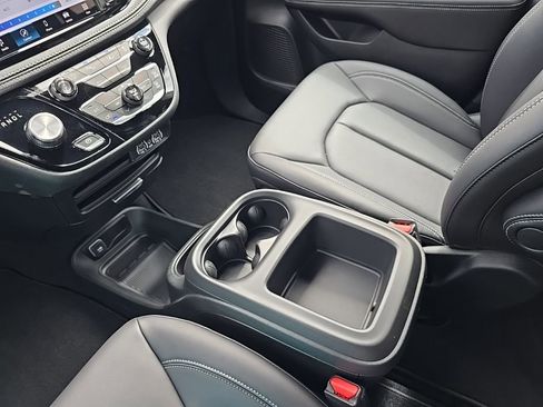 New 2025 Chrysler Pacifica Select image 14