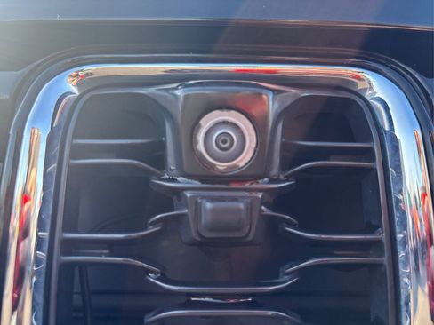 Used 2022 Jeep Grand Cherokee Limited 4xe w/ Luxury Tech Group II image 17