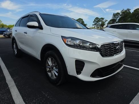Used 2020 Kia Sorento LX w/ LX I4 Convenience Package FWD image 2