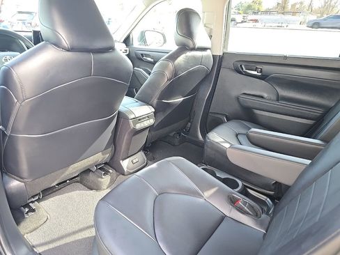 Used 2024 Toyota Highlander XLE image 22