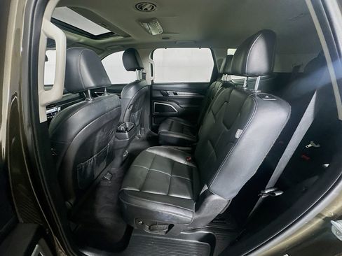 Used 2023 Kia Telluride EX w/ EX Captain's Chair Package FWD image 30