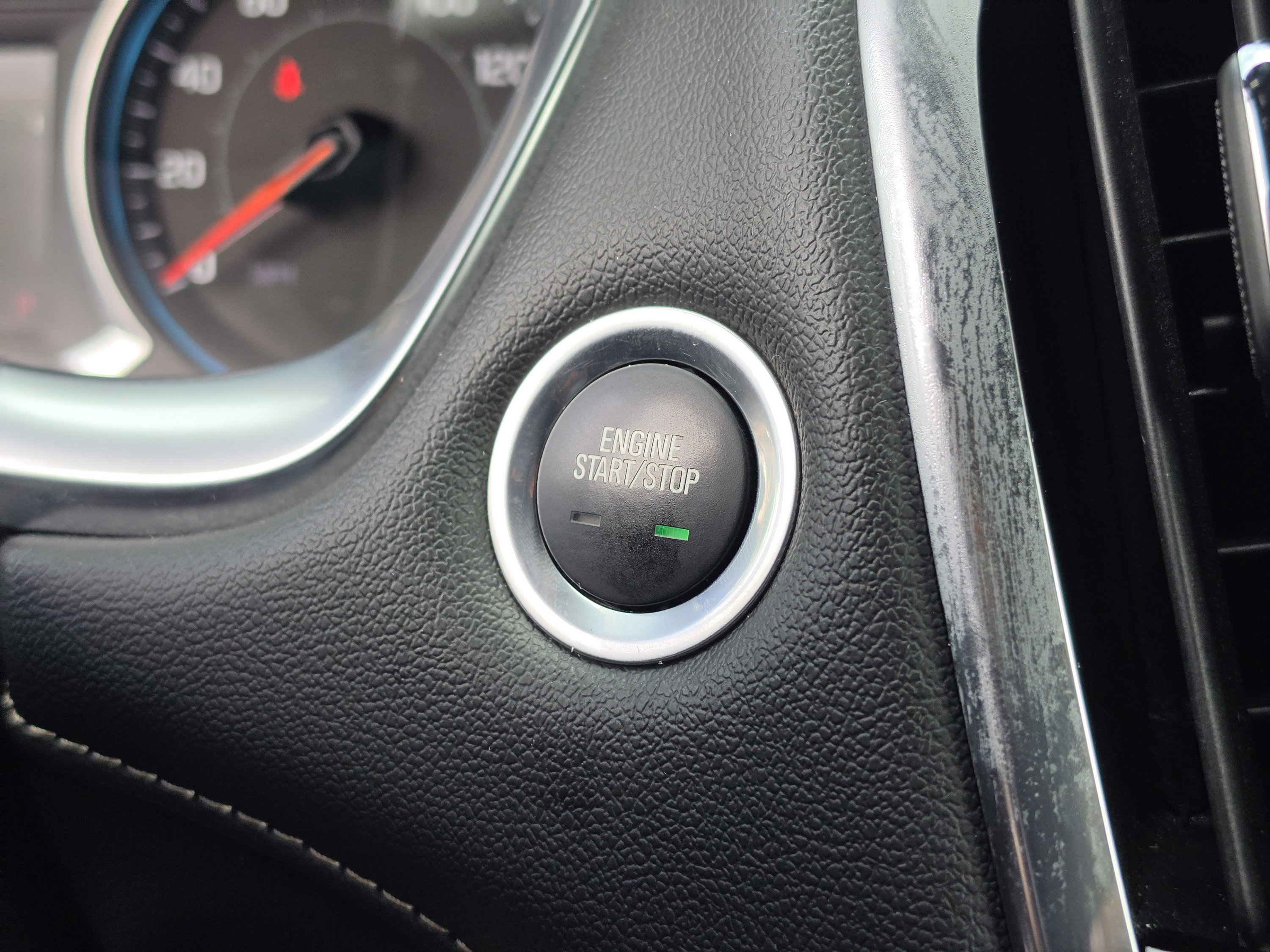 Used 2022 Chevrolet Traverse LT FWD image 37