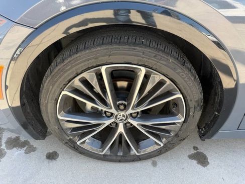 Used 2024 Toyota Prius XLE FWD image 24