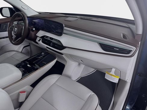 New 2026 Buick Enclave Avenir w/ Super Cruise Package FWD image 32