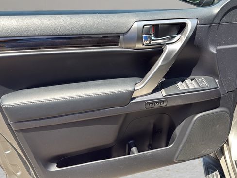 Used 2023 Lexus GX 460 Luxury w/ Sport Design Package AWD/4WD image 10