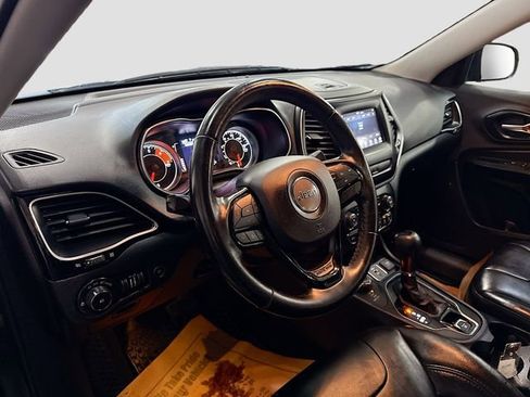 Used 2019 Jeep Cherokee Latitude Plus image 10