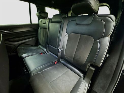 Used 2023 Jeep Grand Cherokee L Laredo image 23