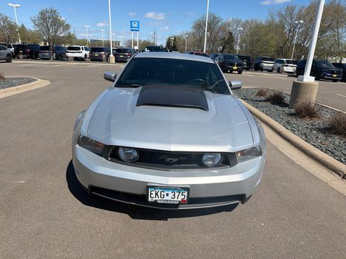 Used 2010 Ford Mustang GT Premium image 2