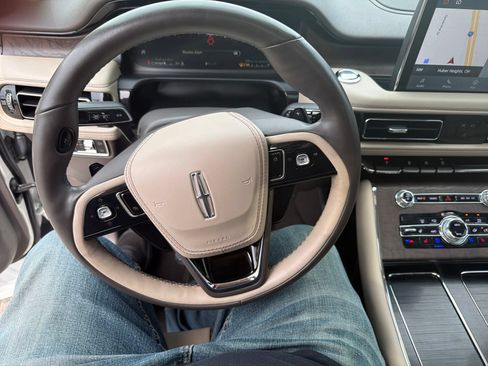 Used 2020 Lincoln Aviator Reserve w/ Equipment Group 202A AWD/4WD image 16