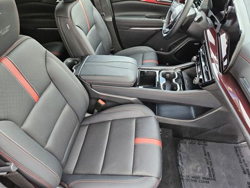 Certified 2024 Chevrolet Traverse RS w/ LPO, Floor Liner Package AWD/4WD image 17