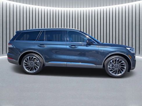 Certified 2023 Lincoln Aviator Reserve w/ Equipment Group 201A image 2
