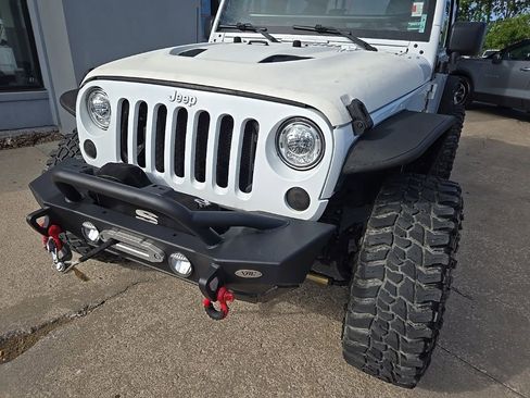 Used 2017 Jeep Wrangler Rubicon w/ Power Convenience Group AWD/4WD image 16