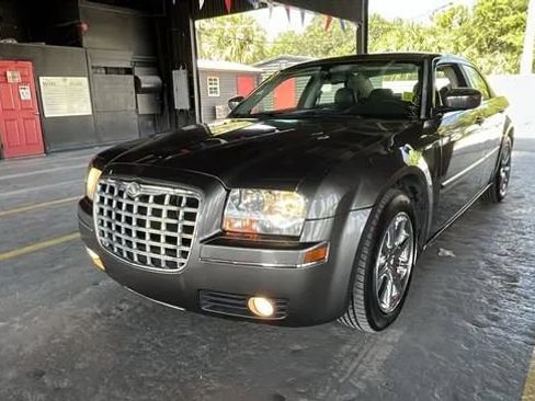 Used 2009 Chrysler 300 Touring RWD image 1