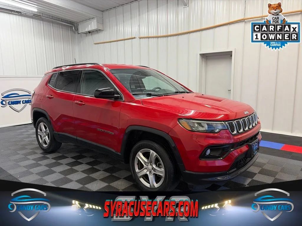 Used 2023 Jeep Compass Latitude w/ Convenience Group AWD/4WD image 1
