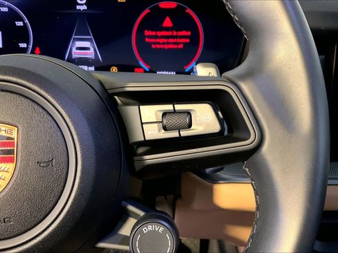 Used 2025 Porsche Cayenne image 28