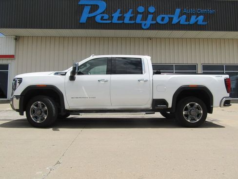 Used 2025 GMC Sierra 2500 SLT w/ SLT Convenience Package AWD/4WD image 11