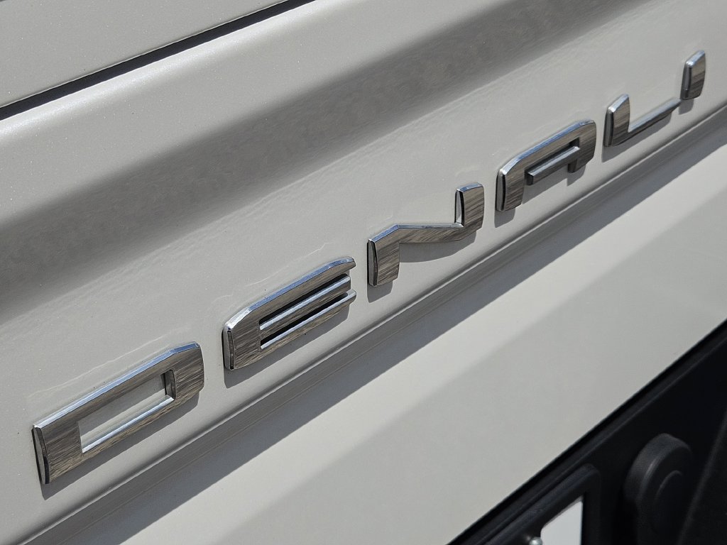 Used 2023 GMC Sierra 1500 Denali w/ Denali Reserve Package AWD/4WD image 13