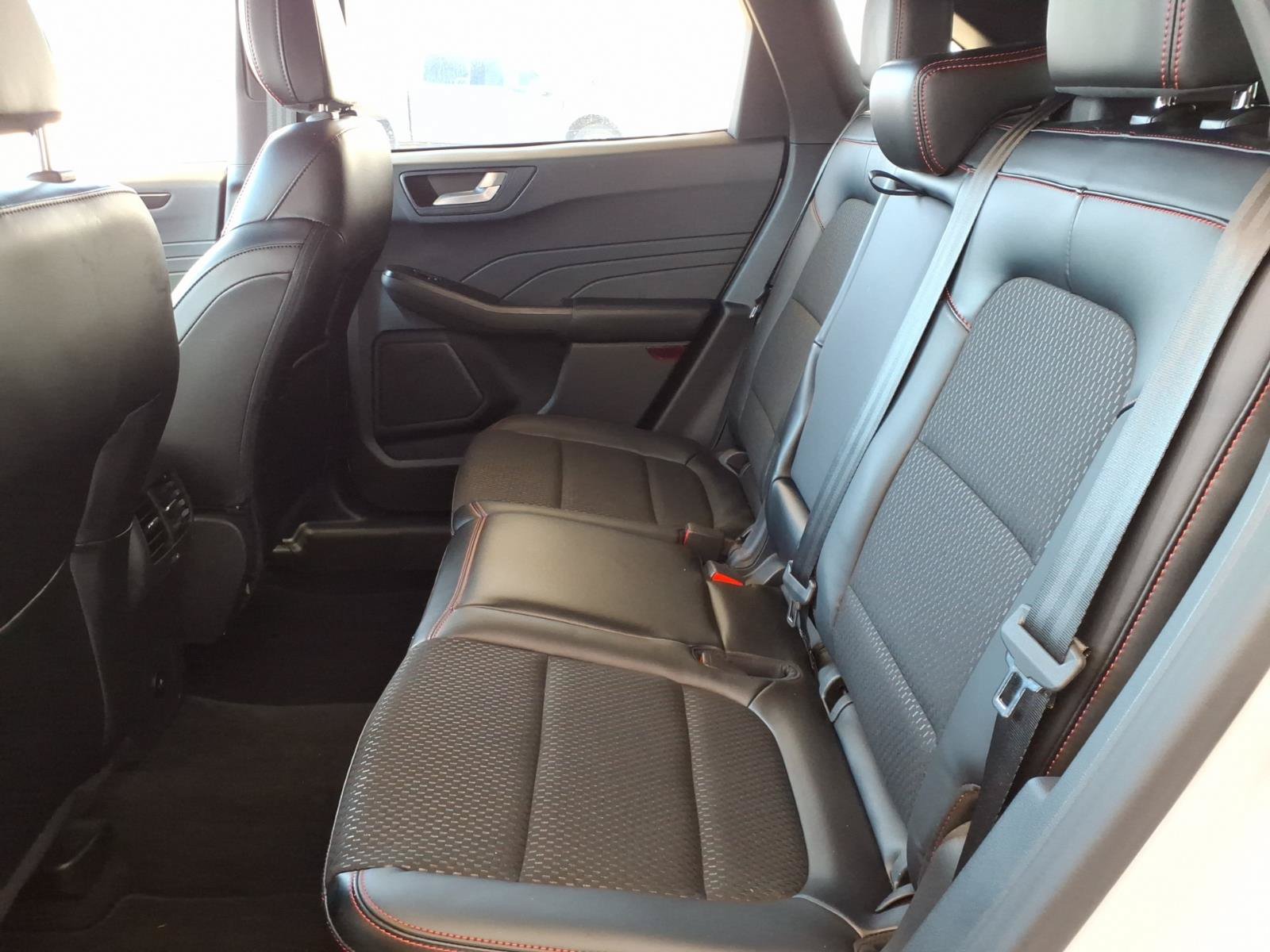 Used 2025 Ford Escape ST-Line w/ Tech Pack #1 FWD image 15