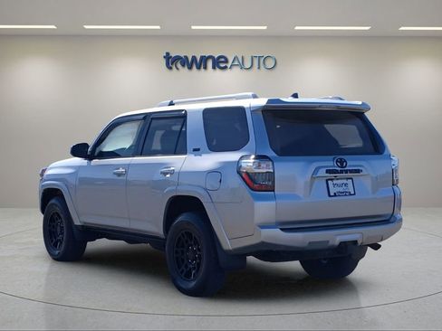 Used 2018 Toyota 4Runner SR5 image 3