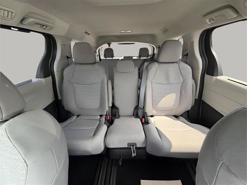 Used 2021 Toyota Sienna LE FWD image 61