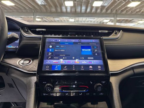 Used 2021 Jeep Grand Cherokee L Limited AWD/4WD image 17