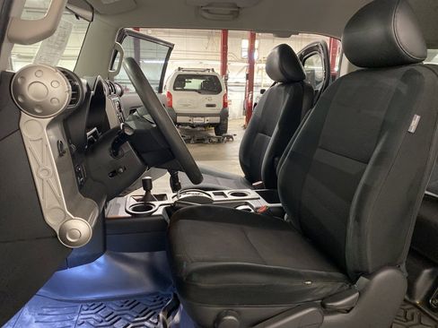 Used 2008 Toyota FJ Cruiser 4WD image 9