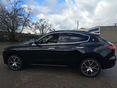 Used 2017 Maserati Levante w/ Sport Package image 23