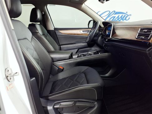 Used 2024 Volkswagen Atlas SE image 12