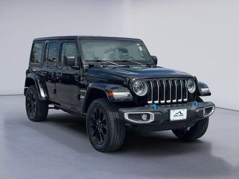 Used 2023 Jeep Wrangler Unlimited Sahara AWD/4WD image 5