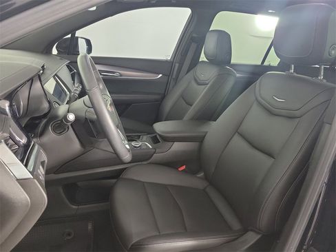 Certified 2024 Cadillac XT6 Luxury w/ LPO, Floor Liner Package image 17