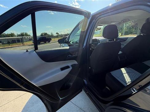Used 2019 Chevrolet Equinox LS w/ LS Convenience Package AWD/4WD image 11